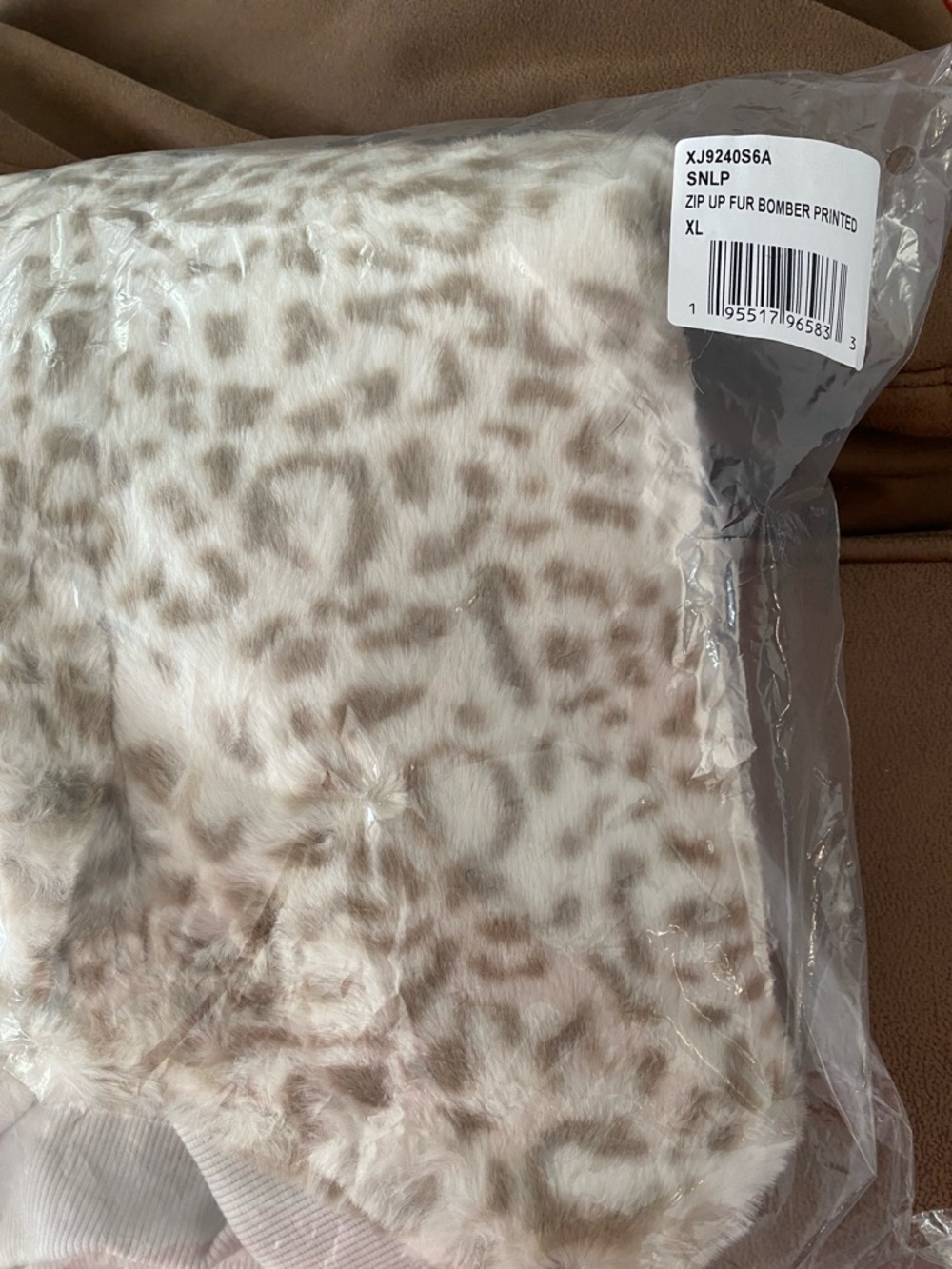 SANCTUARY Faux Fur Leopard-Print Bomber Jacket in Cream NEW! ✨ - Picture 4 of 9